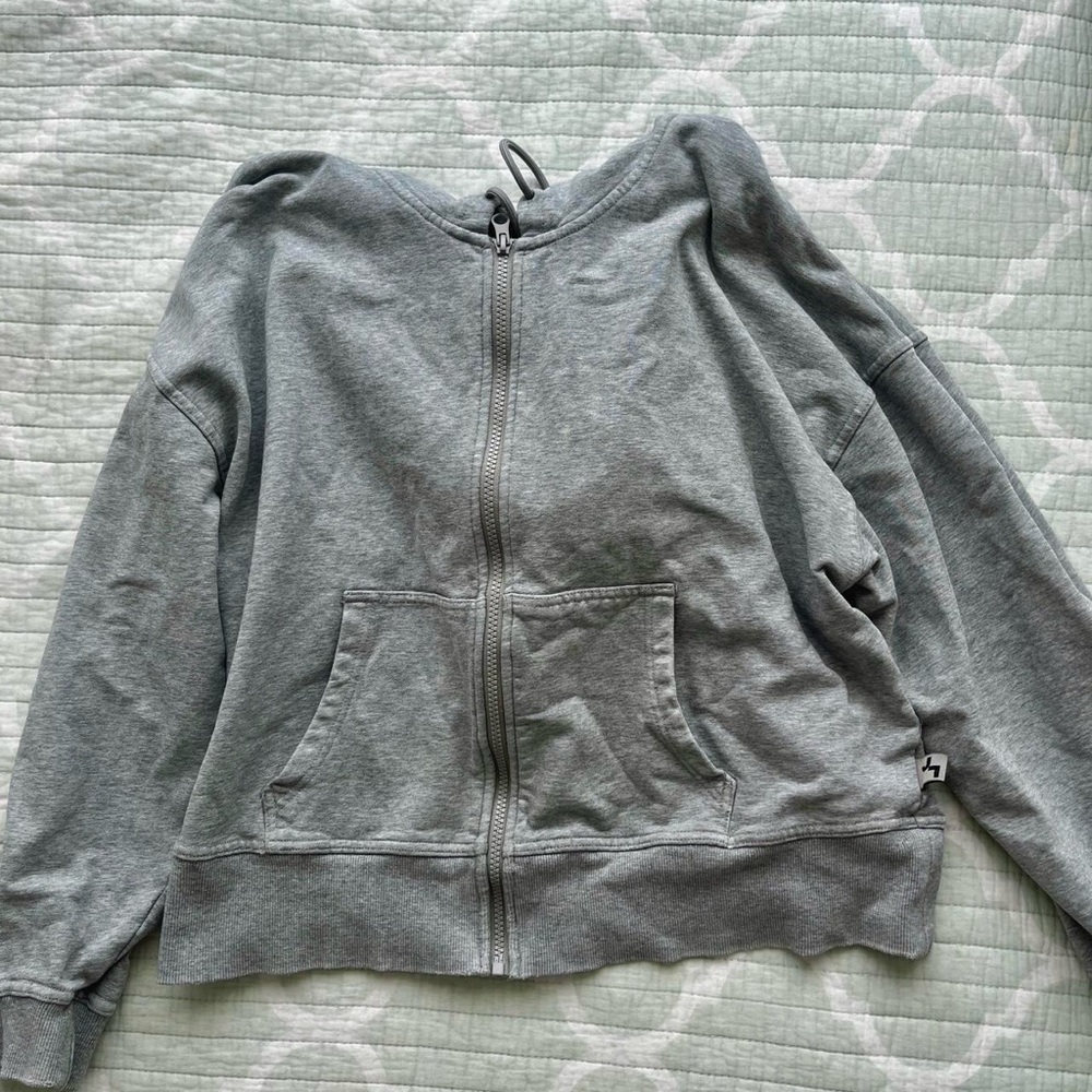 grey unisex hoodie 🎧